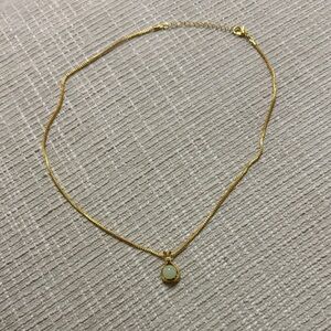 Elegant Gold Necklace with Pendant